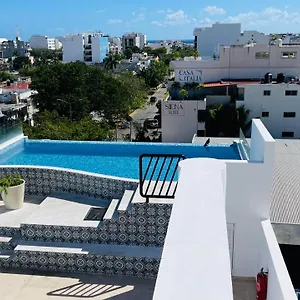 https://pavo-real-city-playa-del-carmen.quintano-roohotels.com