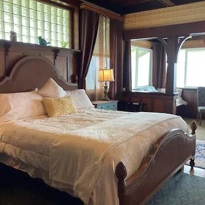https://hilo-bay-oceanfront-bed-and-breakfast.hotelsinhawaii.org